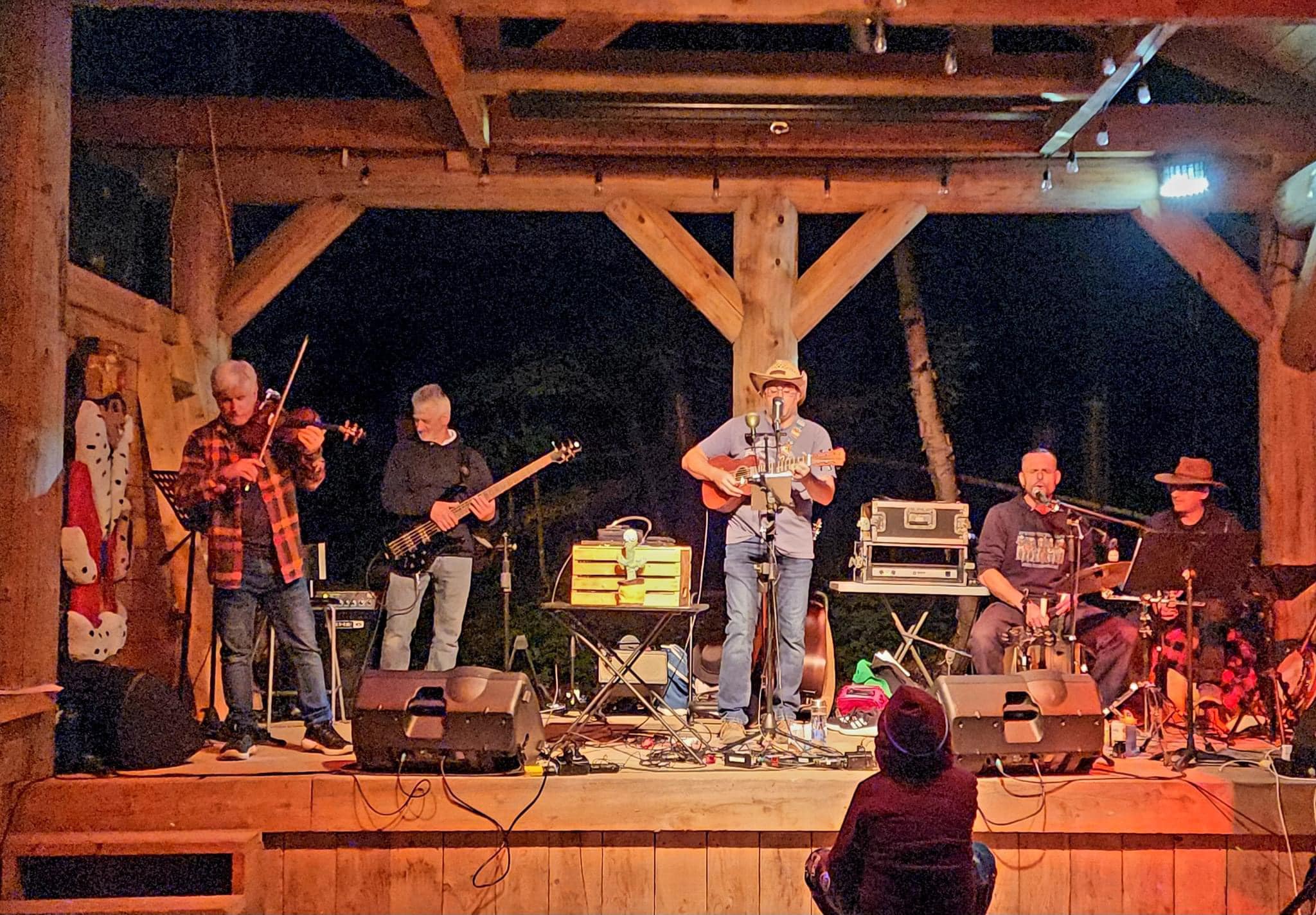 Noël au Camping : magie et traditions en pleine nature